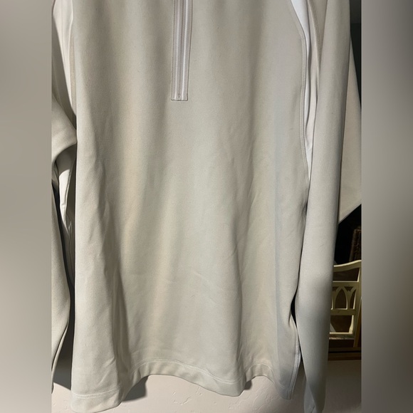 Nike Golf Beige with White accents Long Sleeve 1/4 Zipper Pullover
Size XL - Picture 3 of 13